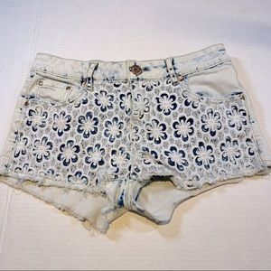 Sz. 5 Revamped acid wash floral lace denim shorts